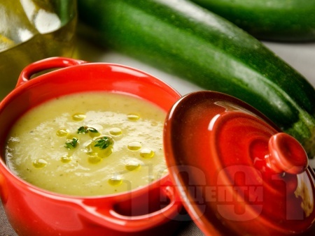 Крем супа от тиквички с моркови и лук - снимка на рецептата